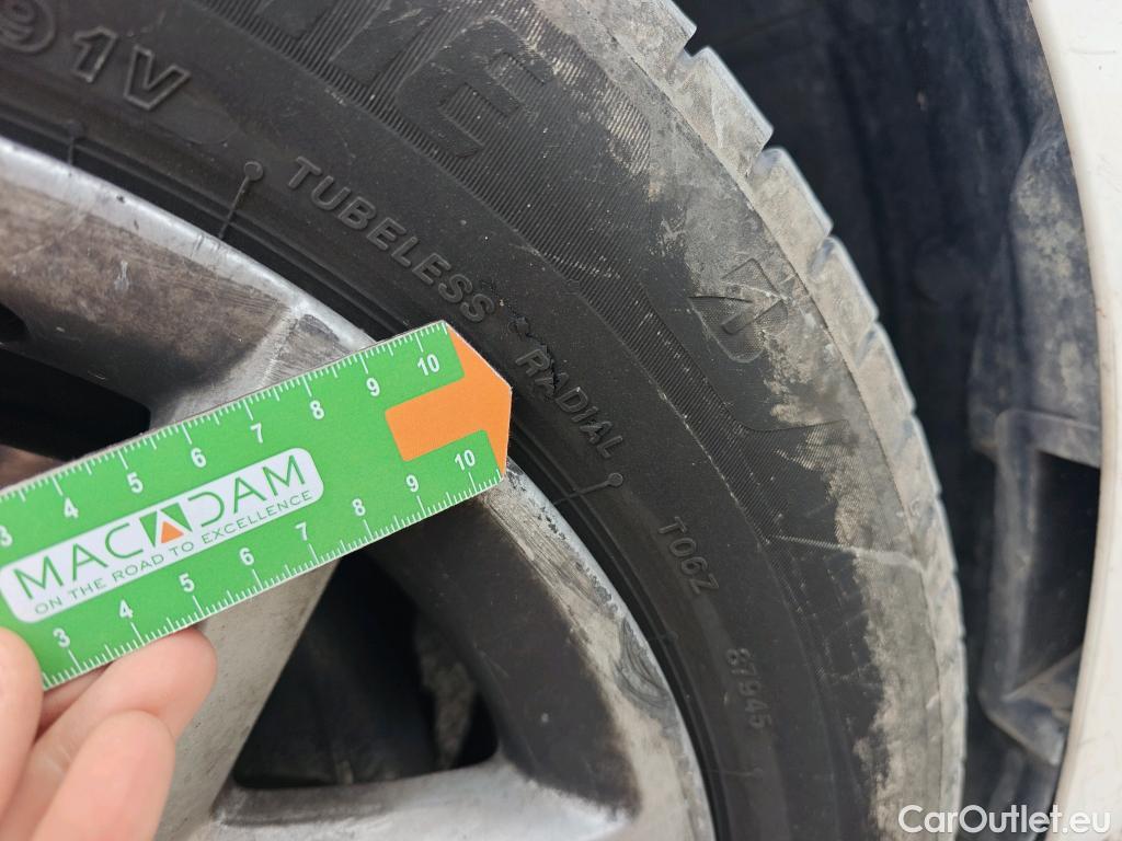  Land Rover  Discovery SEAT Nuevo León / 2020 / 5P / berlina con portón 2.0 TDI 85kW S&S Style Go (AC3) #32