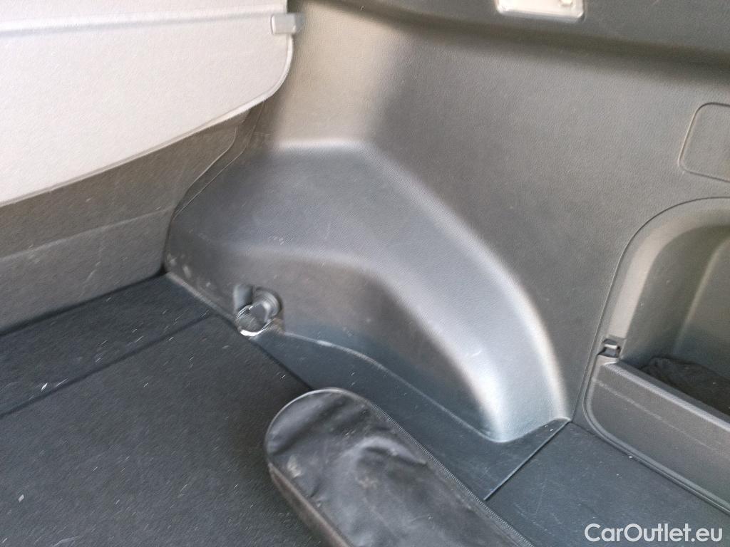  Toyota  RAV4 TOYOTA  / 2018 / 5P / todoterreno 2.5l 220H Advance 4WD #18