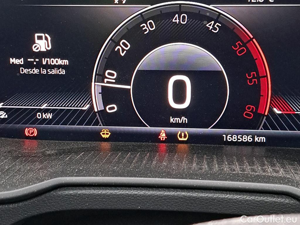  Skoda  Octavia SKODA  / 2016 / 5P / familiar Combi 1.6 TDI CR 85KW (115CV) Ambition #30