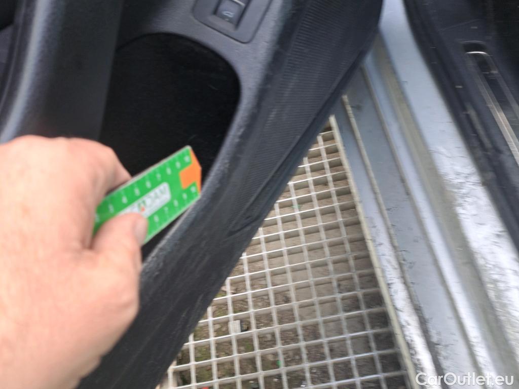  Volkswagen  Passat VOLKSWAGEN  / 2019 / 5P / familiar Variant R-Line 2.0 TDI 140kW (190CV) DSG #51