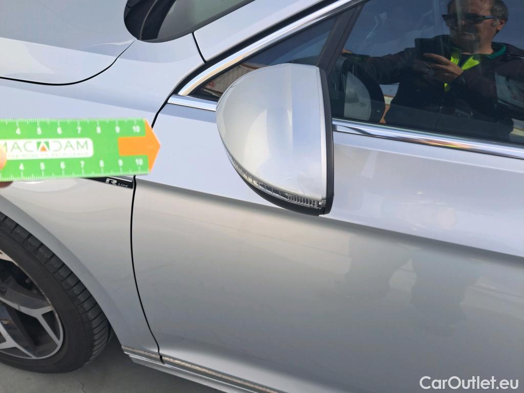  Volkswagen  Passat VOLKSWAGEN  / 2019 / 5P / familiar Variant R-Line 2.0 TDI 140kW (190CV) DSG #90