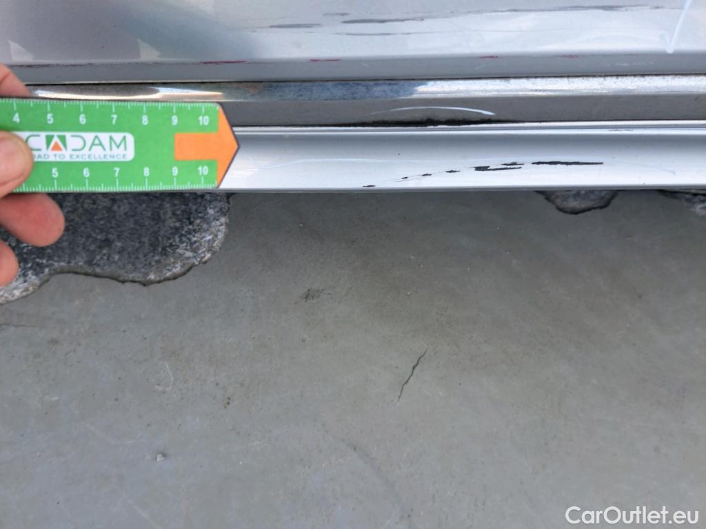  Volkswagen  Passat VOLKSWAGEN  / 2019 / 5P / familiar Variant R-Line 2.0 TDI 140kW (190CV) DSG #79