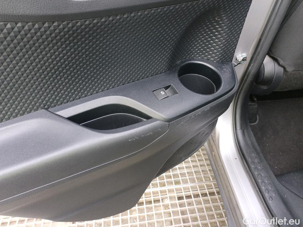  Toyota  C-HR TOYOTA  / 2016 / 5P / todoterreno 1.8 125H Advance (CX) #16