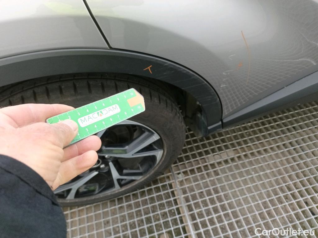  Toyota  C-HR TOYOTA  / 2016 / 5P / todoterreno 1.8 125H Advance (CX) #26