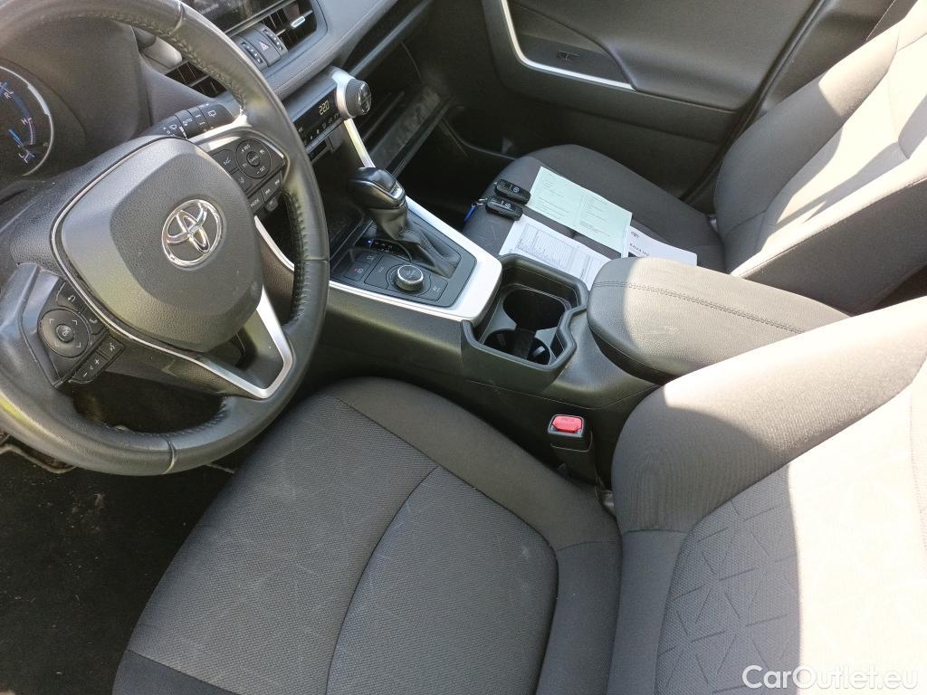  Toyota  RAV4 TOYOTA  / 2018 / 5P / todoterreno 2.5l 220H Advance 4WD #15