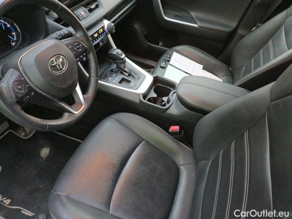  Toyota  RAV4 TOYOTA  / 2018 / 5P / todoterreno 2.5l 220H Advance #10