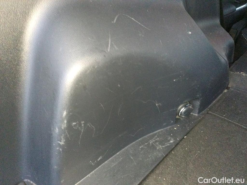  Toyota  RAV4 TOYOTA  / 2018 / 5P / todoterreno 2.5l 220H Advance #6