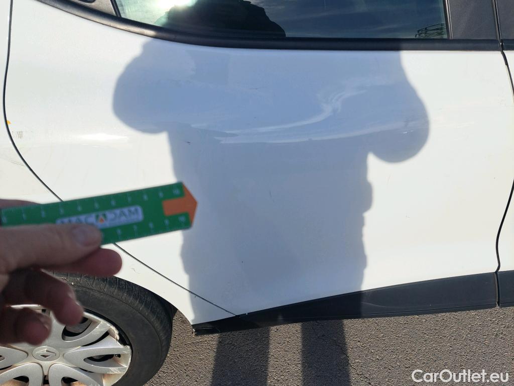  Renault  Clio RENAULT  / 2016 / 5P / berlina con portón Business TCe 66kW (90CV) GLP -18 #68