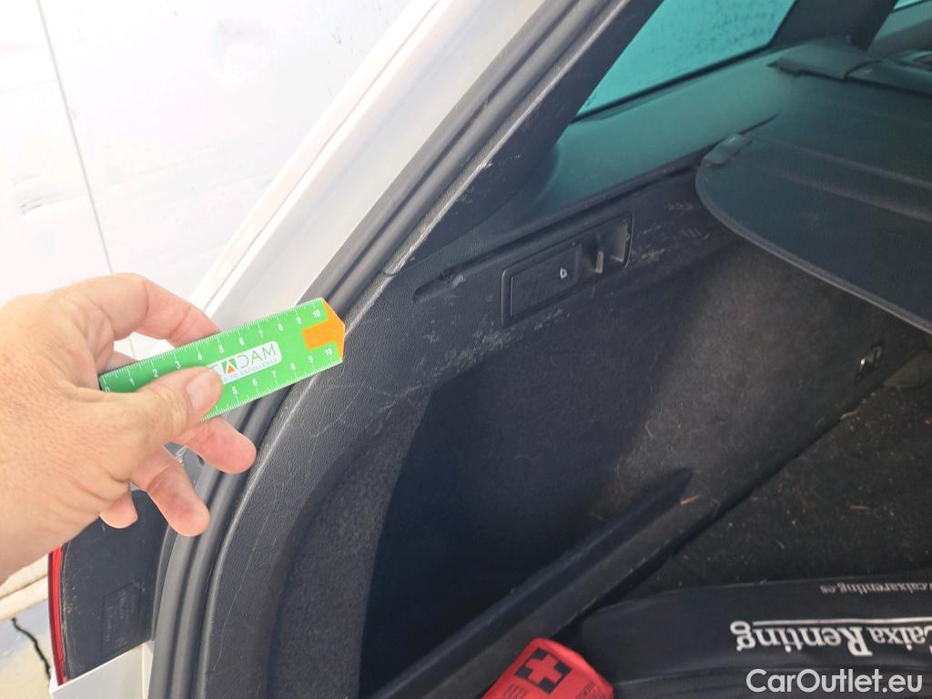  Volkswagen  Passat VOLKSWAGEN  / 2019 / 5P / familiar Variant R-Line 2.0 TDI 140kW (190CV) DSG #52