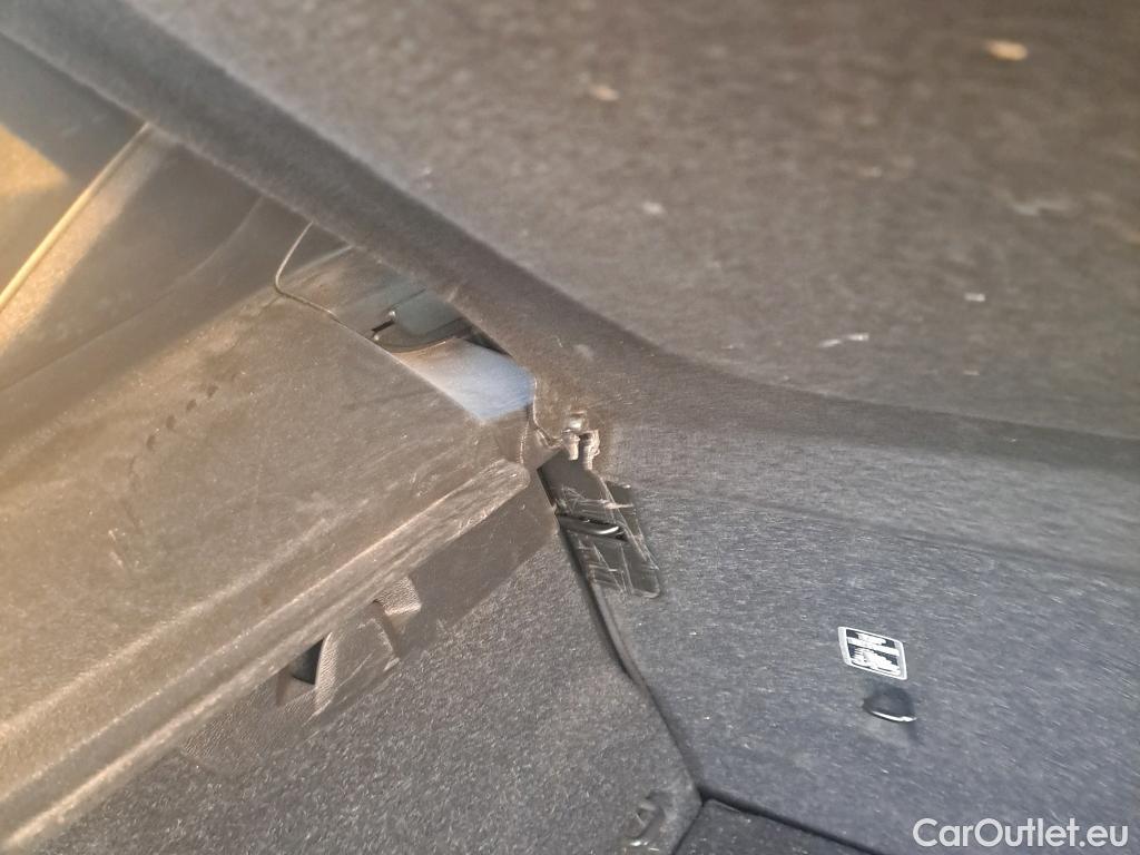  Volvo  XC 40 VOLVO XC40 / 2017 / 5P / todoterreno 2.0 D3 Momentum Pro #3