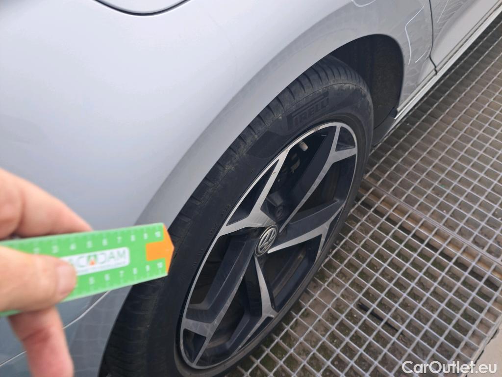  Volkswagen  Passat VOLKSWAGEN  / 2019 / 5P / familiar Variant R-Line 2.0 TDI 140kW (190CV) DSG #26