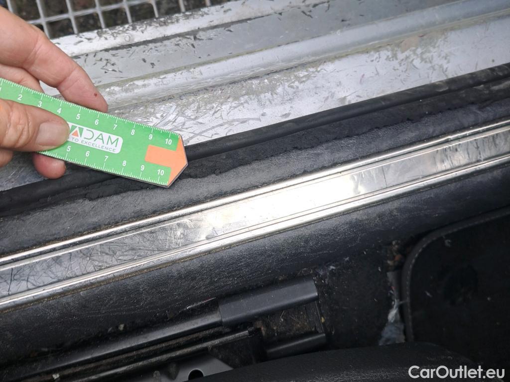  Volkswagen  Passat VOLKSWAGEN  / 2019 / 5P / familiar Variant R-Line 2.0 TDI 140kW (190CV) DSG #70