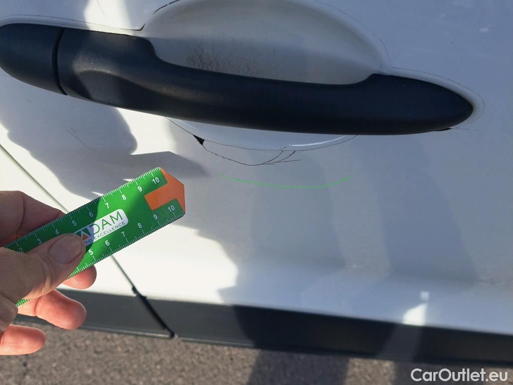  Renault  Clio RENAULT  / 2016 / 5P / berlina con portón Business TCe 66kW (90CV) GLP -18 #50