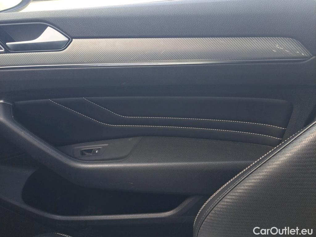  Volkswagen  Passat VOLKSWAGEN  / 2019 / 5P / familiar Variant R-Line 2.0 TDI 140kW (190CV) DSG #56