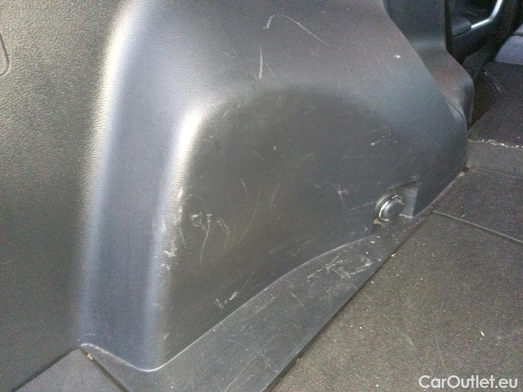  Toyota  RAV4 TOYOTA  / 2018 / 5P / todoterreno 2.5l 220H Advance #5