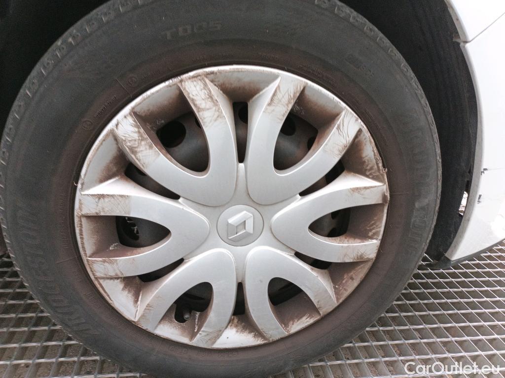  Renault  Clio RENAULT  / 2016 / 5P / berlina con portón Business dCi 66kW (90CV) -18 (AC) #30