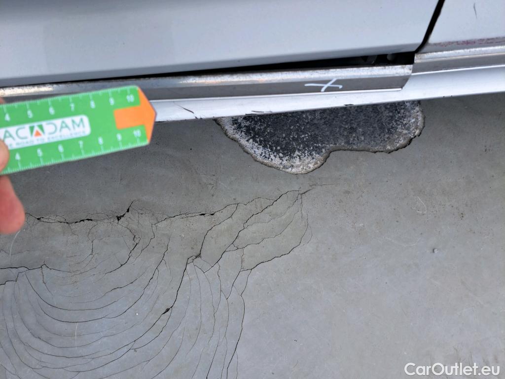  Volkswagen  Passat VOLKSWAGEN  / 2019 / 5P / familiar Variant R-Line 2.0 TDI 140kW (190CV) DSG #61