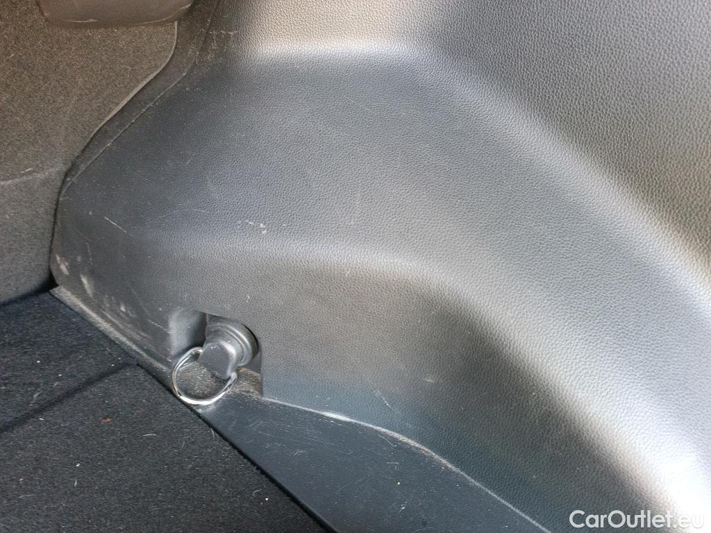  Toyota  RAV4 TOYOTA  / 2018 / 5P / todoterreno 2.5l 220H Advance 4WD #19