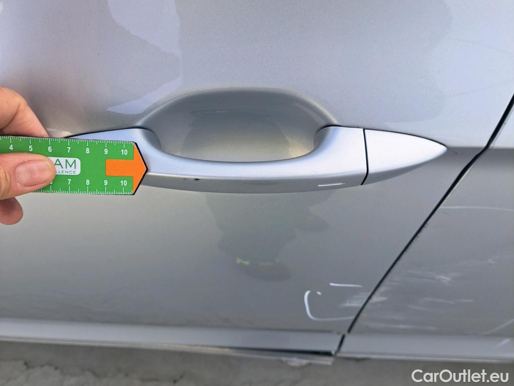  Volkswagen  Passat VOLKSWAGEN  / 2019 / 5P / familiar Variant R-Line 2.0 TDI 140kW (190CV) DSG #87