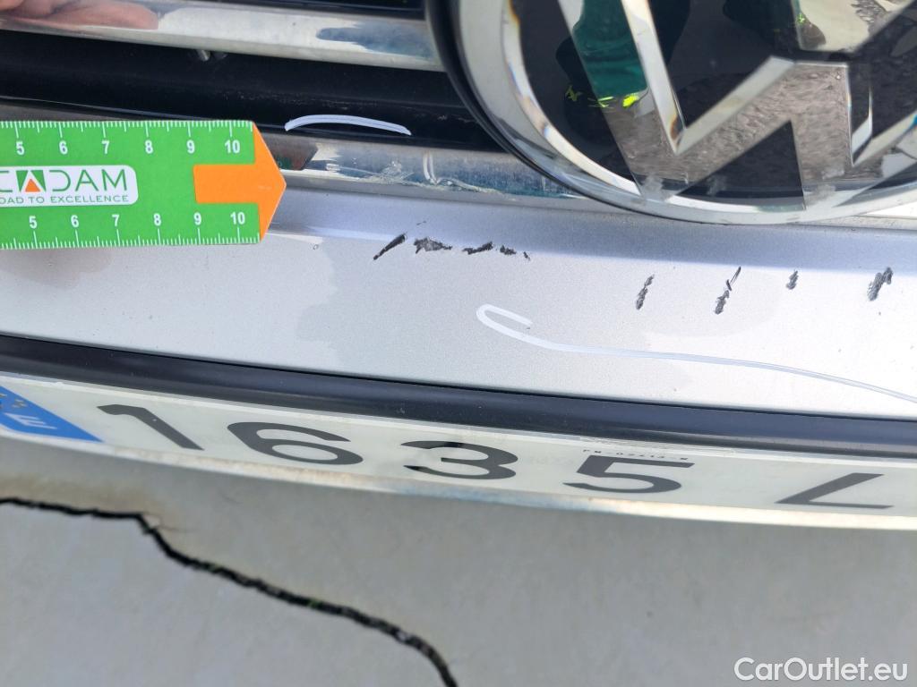  Volkswagen  Passat VOLKSWAGEN  / 2019 / 5P / familiar Variant R-Line 2.0 TDI 140kW (190CV) DSG #72