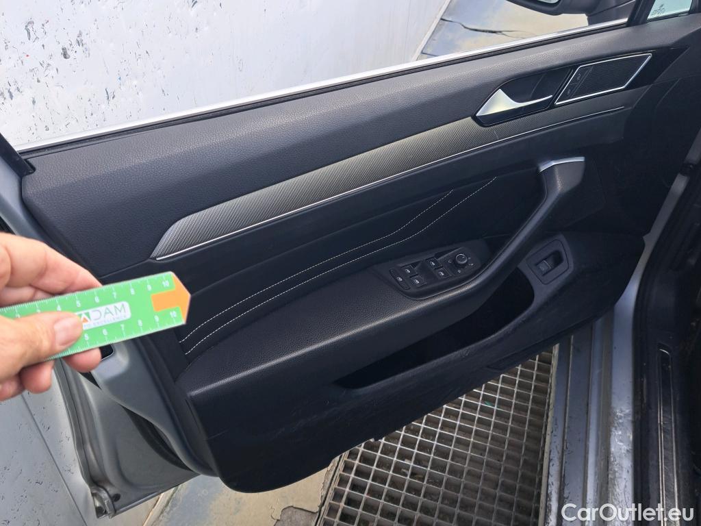  Volkswagen  Passat VOLKSWAGEN  / 2019 / 5P / familiar Variant R-Line 2.0 TDI 140kW (190CV) DSG #49