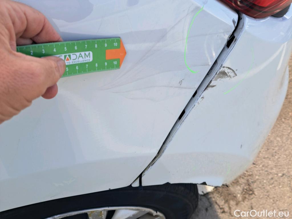  Renault  Clio RENAULT  / 2016 / 5P / berlina con portón Business TCe 66kW (90CV) GLP -18 #47