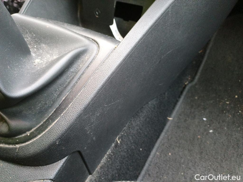  Renault  Clio RENAULT  / 2016 / 5P / berlina con portón Business dCi 66kW (90CV) -18 (AC) #31