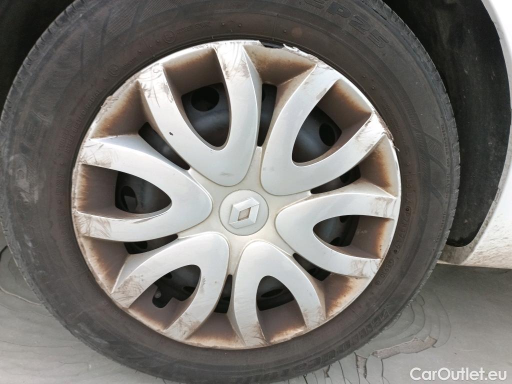  Renault  Clio RENAULT  / 2016 / 5P / berlina con portón Business dCi 66kW (90CV) -18 (AC) #26