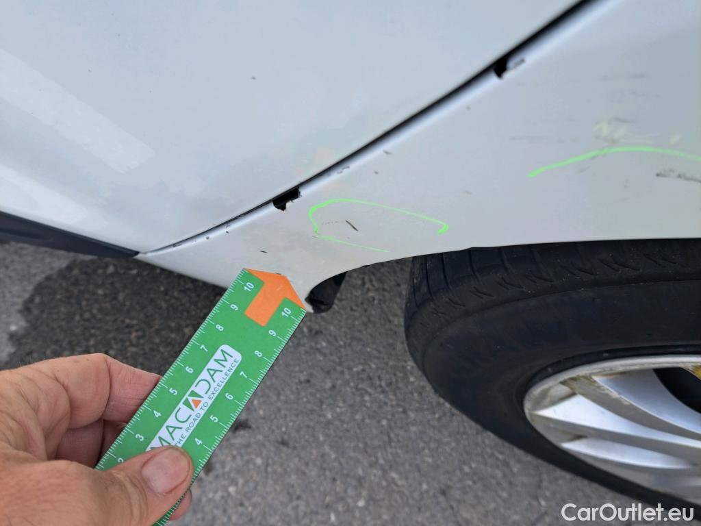  Renault  Clio RENAULT  / 2016 / 5P / berlina con portón Business TCe 66kW (90CV) GLP -18 #46