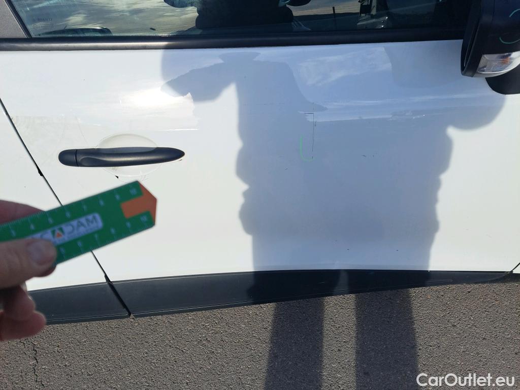  Renault  Clio RENAULT  / 2016 / 5P / berlina con portón Business TCe 66kW (90CV) GLP -18 #48