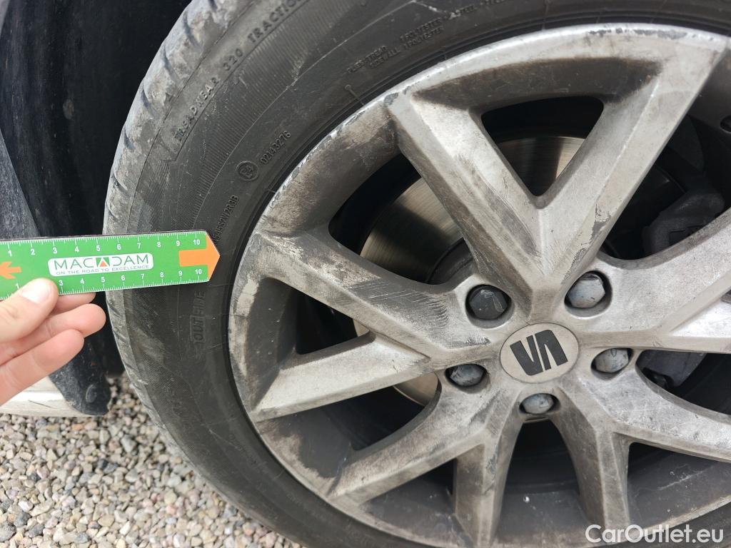  Land Rover  Discovery SEAT Nuevo León / 2020 / 5P / berlina con portón 2.0 TDI 85kW S&S Style Go (AC3) #26