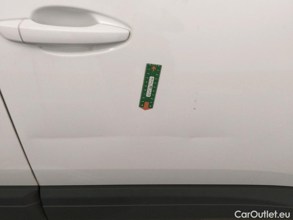  Peugeot  3008 PEUGEOT  / 2016 / 5P / todoterreno 1.5 BlueHDi 96kW (130CV) S&S Active EAT8 #4