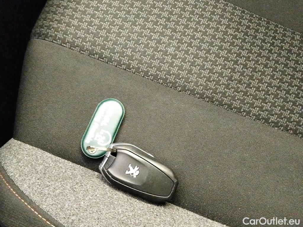  Peugeot  3008 PEUGEOT  / 2020 / 5P / todoterreno 1.5 BlueHDi 96kW (130CV) S&S Active Pack #2