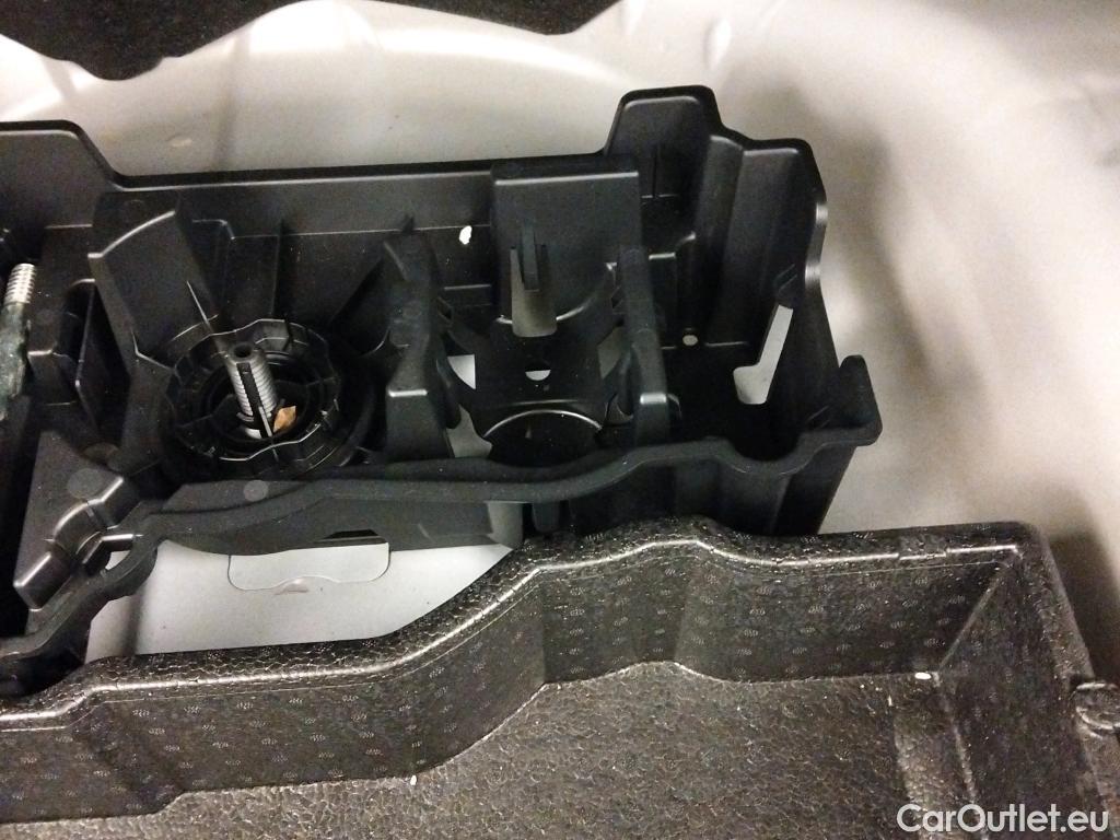  Peugeot  2008 PEUGEOT  / 2019 / 5P / todoterreno Allure BlueHDI 81kW (110CV) #2