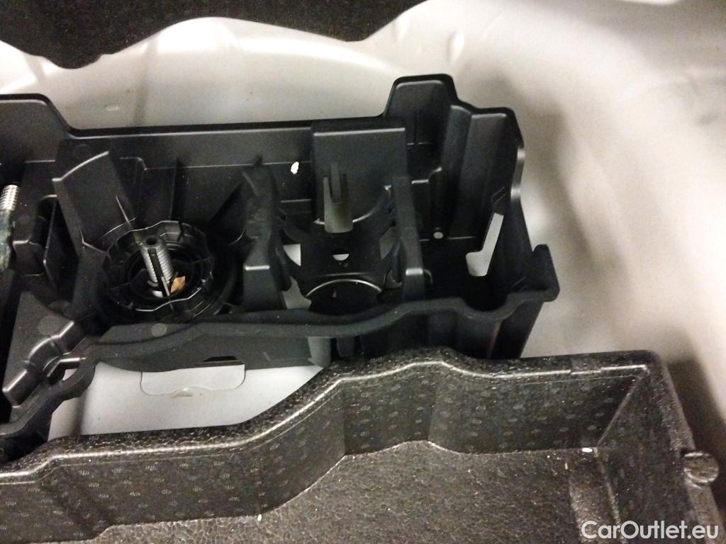  Peugeot  2008 PEUGEOT  / 2019 / 5P / todoterreno Allure BlueHDI 81kW (110CV) #1