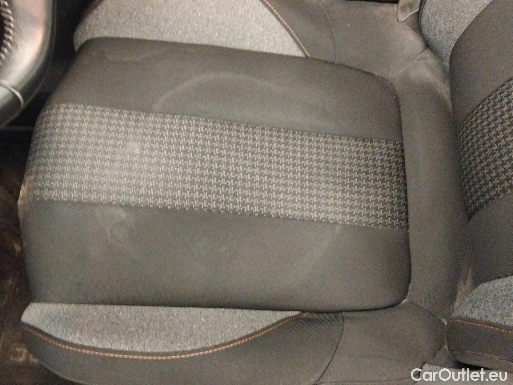  Peugeot  3008 PEUGEOT  / 2016 / 5P / todoterreno 1.5 BlueHDi 96kW (130CV) S&S Active EAT8 #9