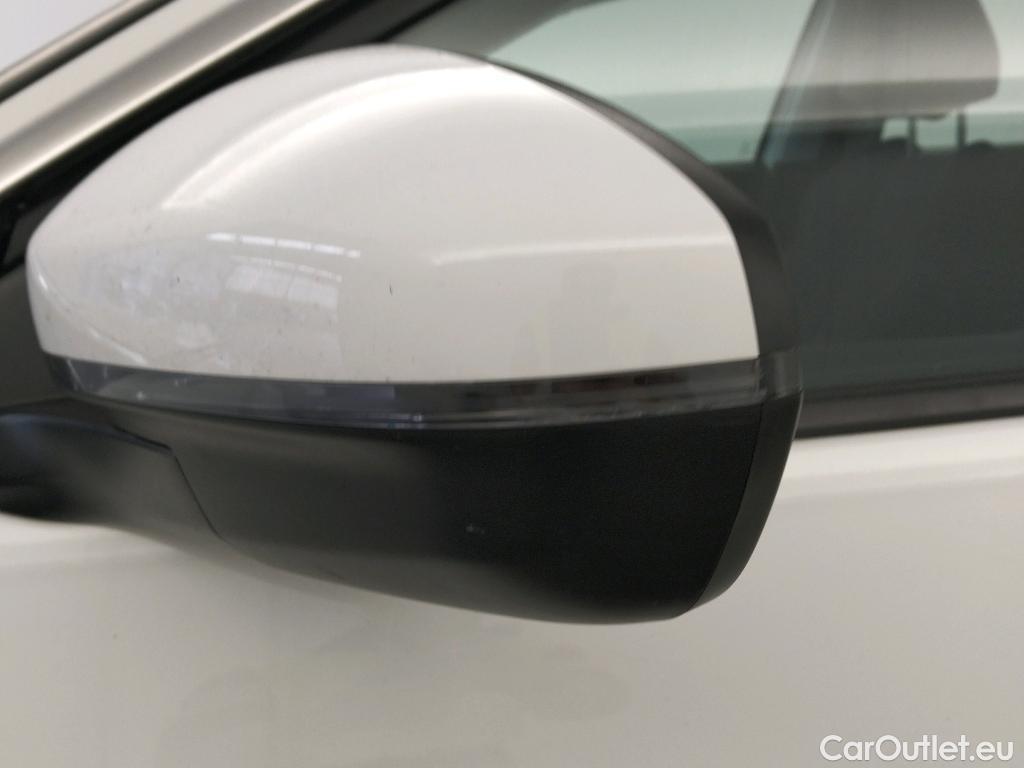  Peugeot  3008 PEUGEOT  / 2016 / 5P / todoterreno 1.5 BlueHDi 96kW (130CV) S&S Active EAT8 #39