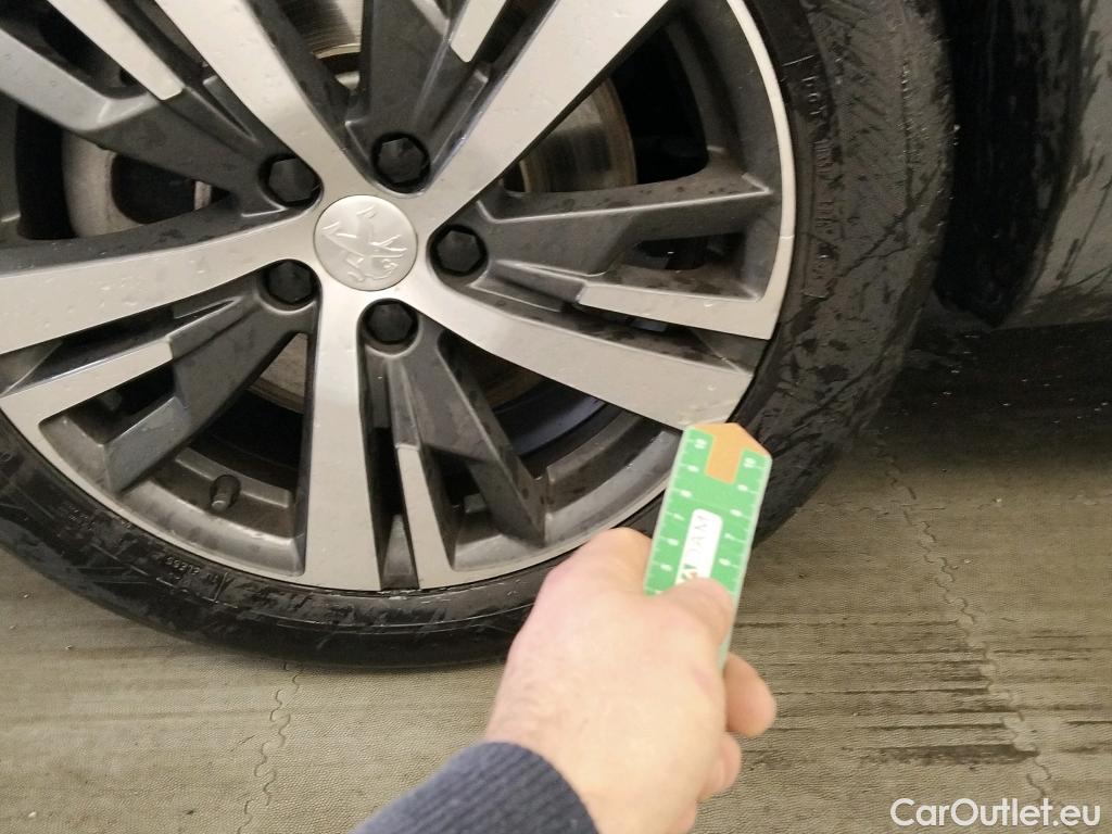  Peugeot  3008 PEUGEOT  Hybrid / 2020 / 5P / todoterreno 225 e-EAT8 Allure Pack #26