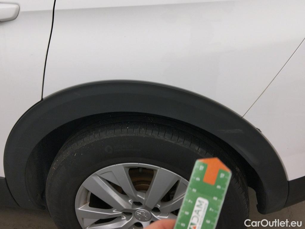  Peugeot  3008 PEUGEOT  / 2016 / 5P / todoterreno 1.5 BlueHDi 96kW (130CV) S&S Active EAT8 #32