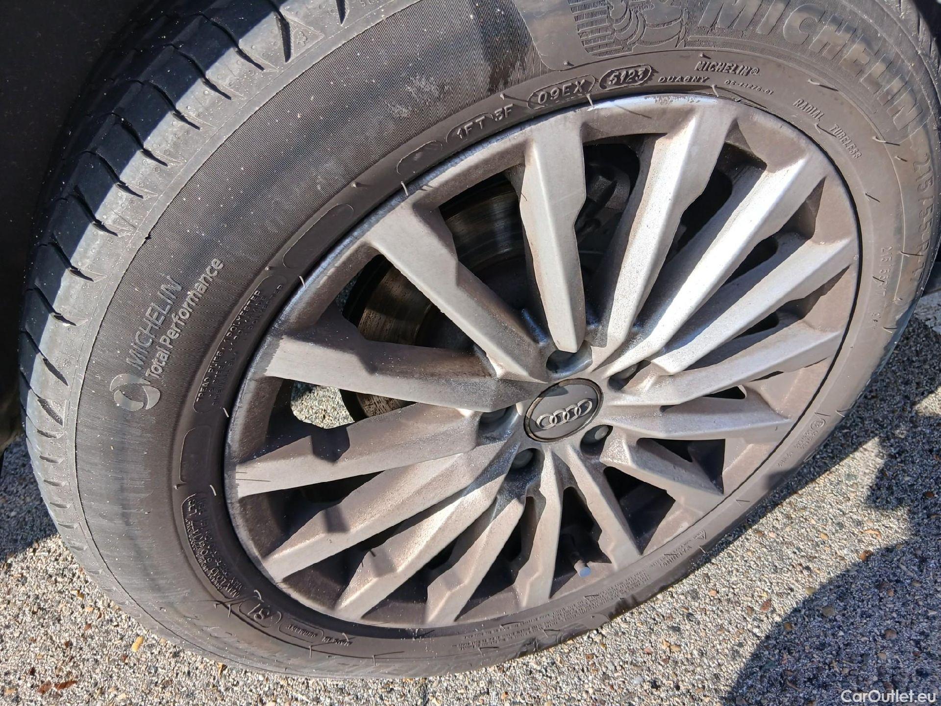  Audi  Q2 AUDI  / 2016 / 5P / todoterreno Design 30 TFSI 85kW (116CV) #46