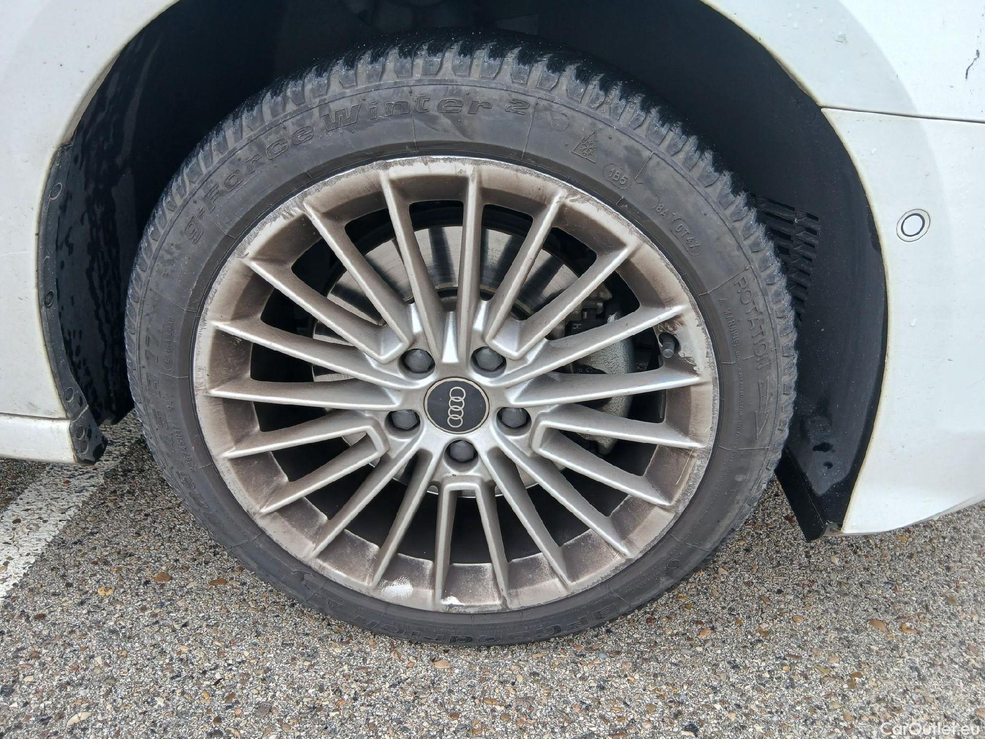  Audi  A3 AUDI  / 2020 / 5P / berlina con portón Sportback Advanced 30 TFSI 81kW Stron MildHybrid #42