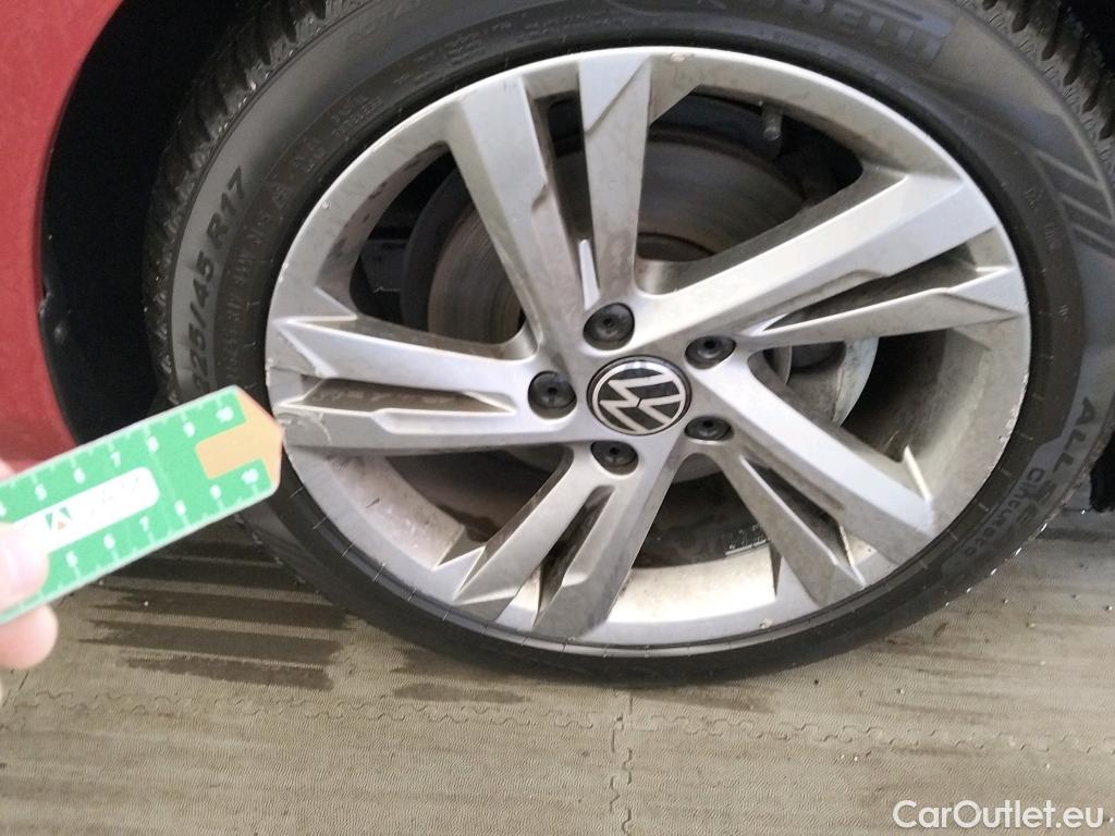  Volkswagen  Golf  VOLKSWAGEN / 2020 / 5P / berlina con portón R-Line 2.0 TDI 110kW (150CV) DSG #5