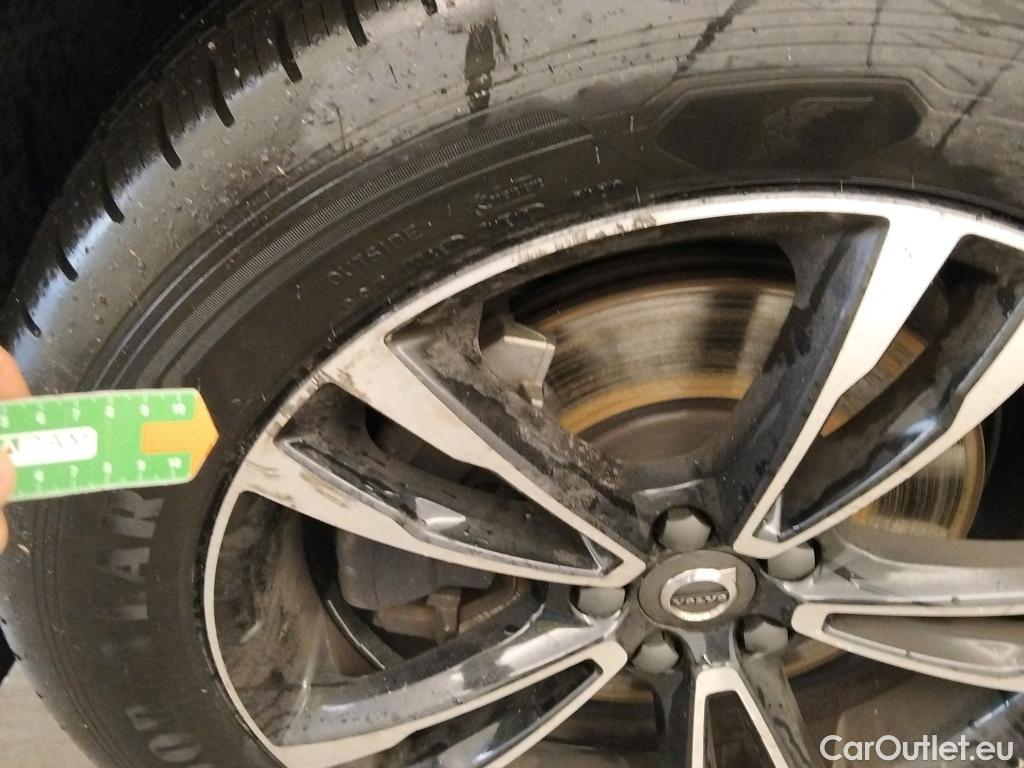  Volvo  XC60 VOLVO  / 2017 / 5P / todoterreno 2.0 T4 Business Plus Auto (CX) #2