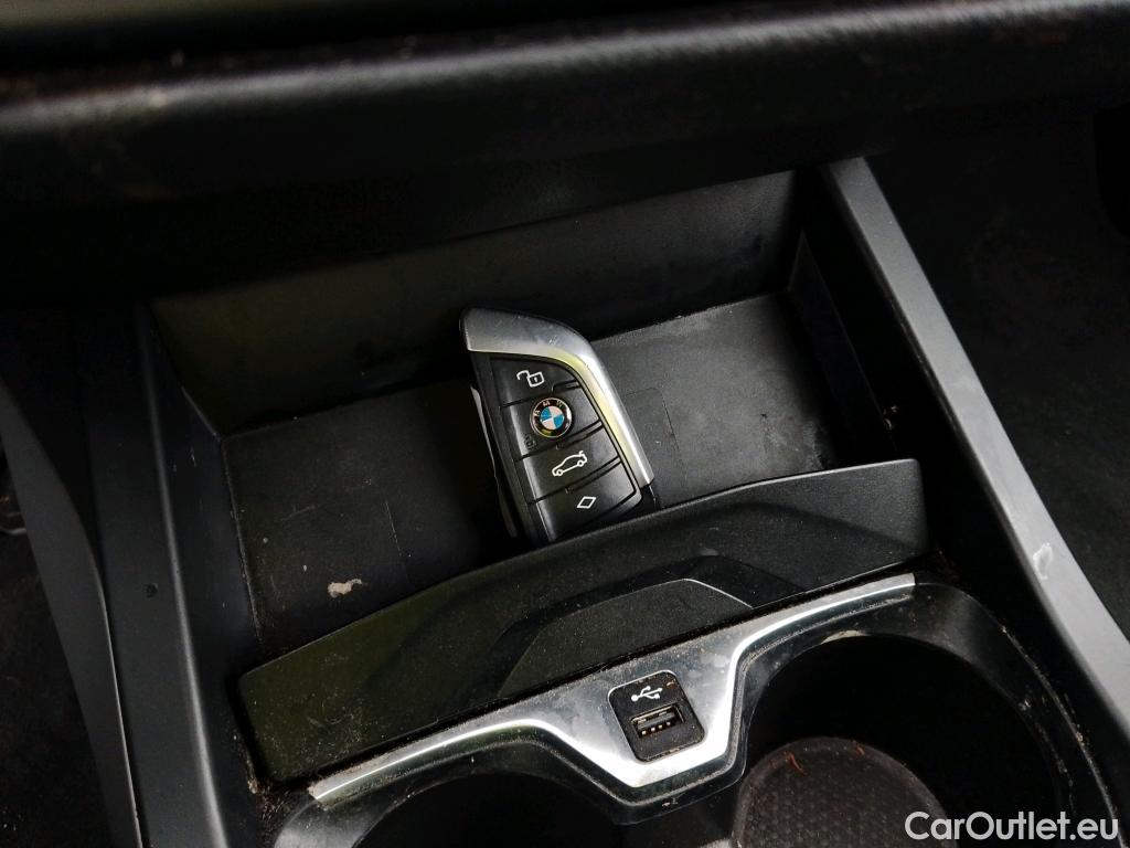  Bmw  Serie 1 BMW  / 2019 / 5P / berlina con portón 118i #3