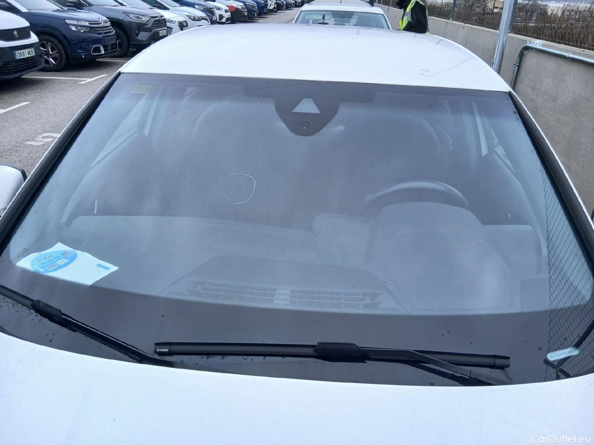  Audi  A3 AUDI  / 2020 / 5P / berlina con portón Sportback Advanced 30 TFSI 81kW Stron MildHybrid #2