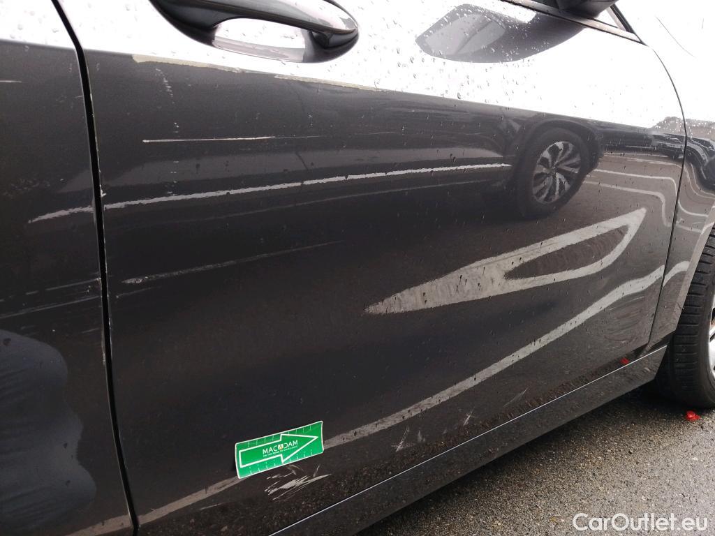  Bmw  Serie 1 BMW  / 2019 / 5P / berlina con portón 118i #16