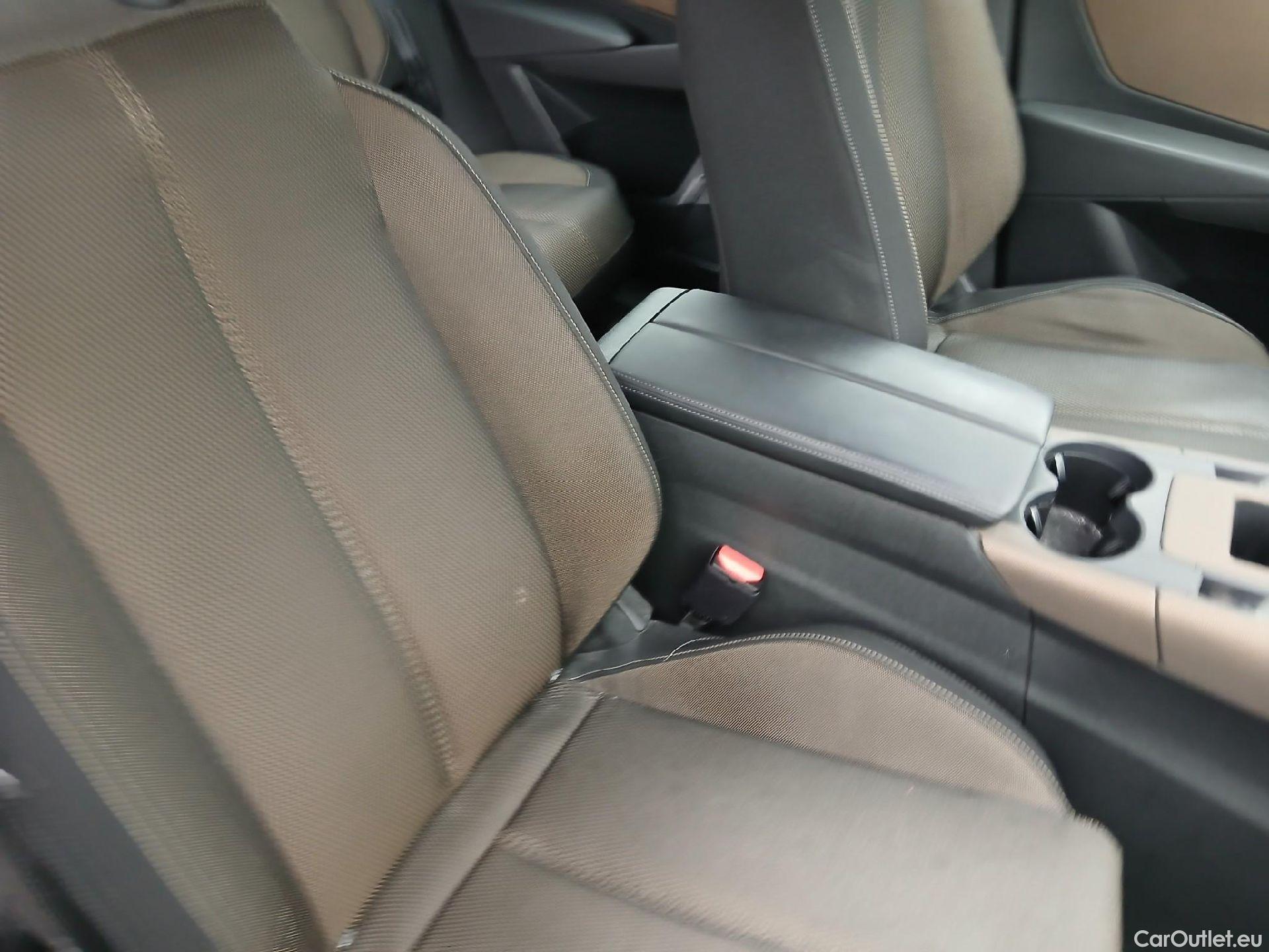  DS  DS7 DS DS 7 Crossback / 2017 / 5P / todoterreno BlueHDi DE 96kW (130CV) Auto. CHIC (AC) #3