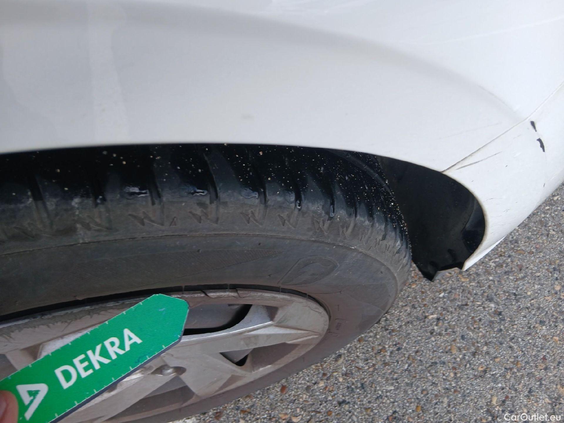  Hyundai  i20 HYUNDAI  / 2020 / 5P / berlina con portón 1.0 TGDI 74kW (100CV) 48V Essence #4