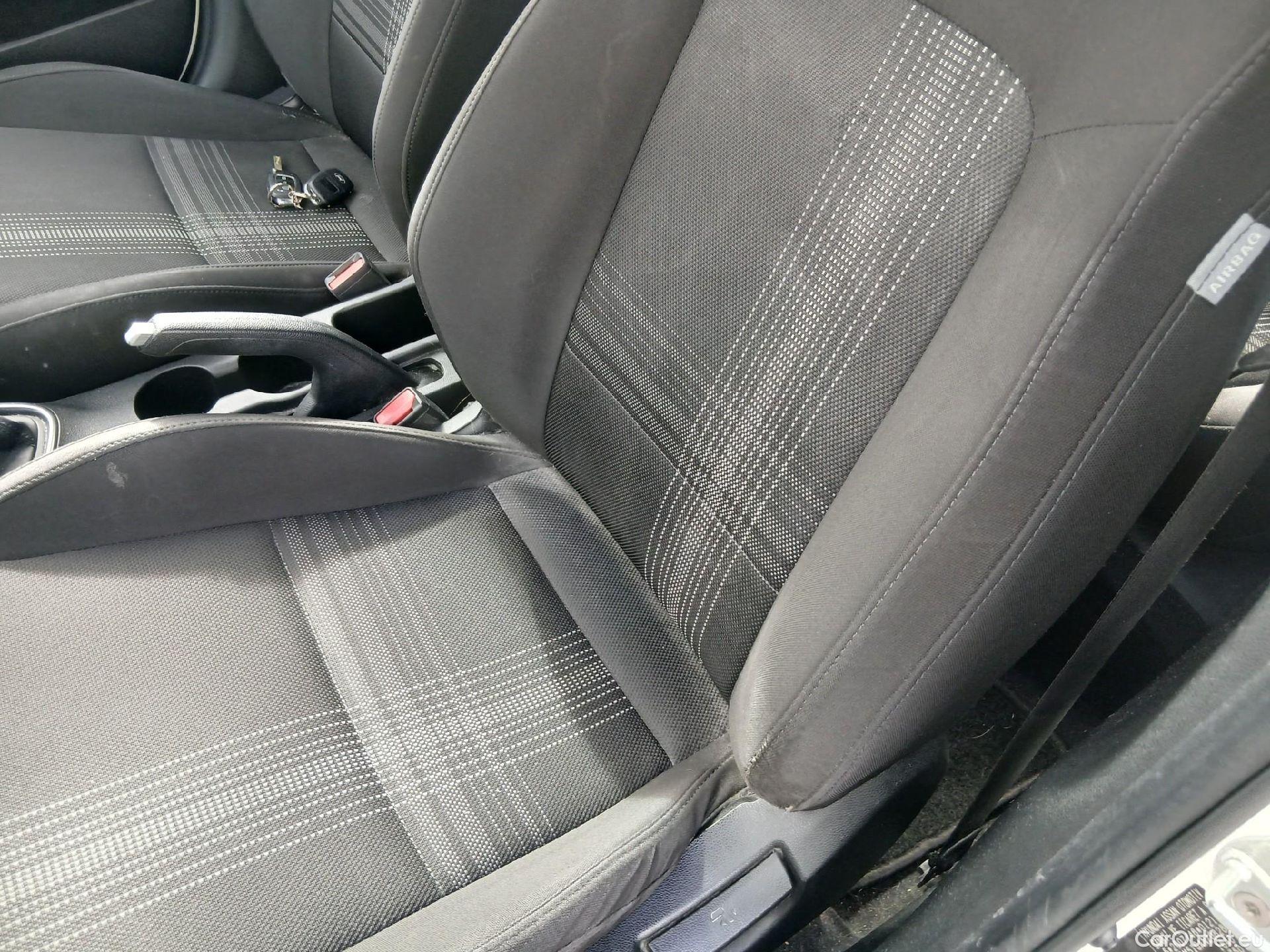  Hyundai  i20 HYUNDAI  / 2020 / 5P / berlina con portón 1.0 TGDI 74kW (100CV) 48V Essence #2