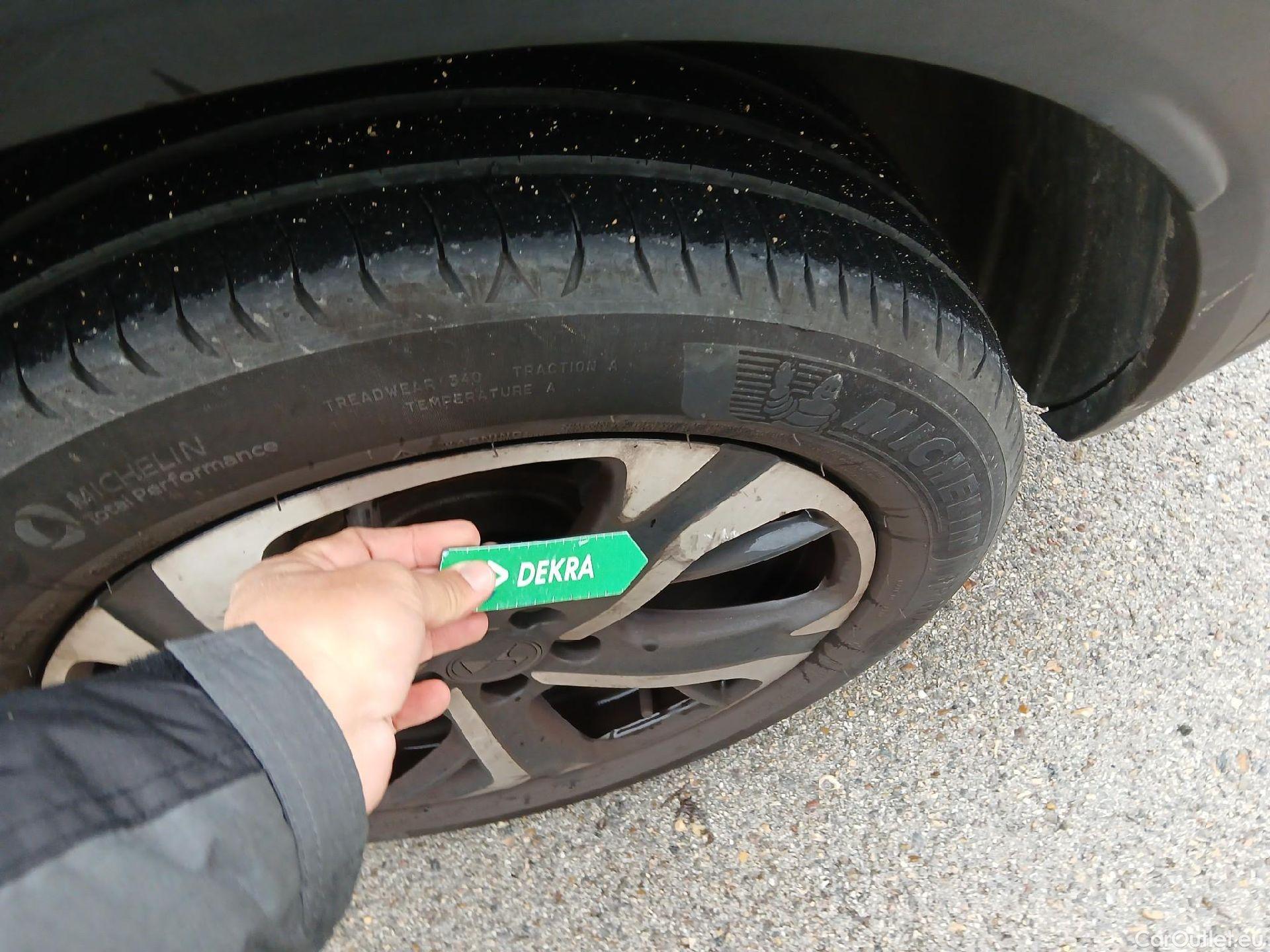  DS  DS7 DS DS 7 Crossback / 2017 / 5P / todoterreno BlueHDi DE 96kW (130CV) Auto. CHIC (AC) #7